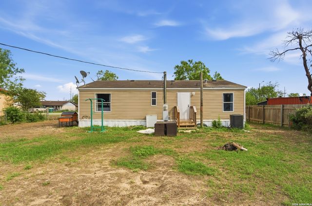 1105 WALNUT ST, Jourdanton, TX 78026