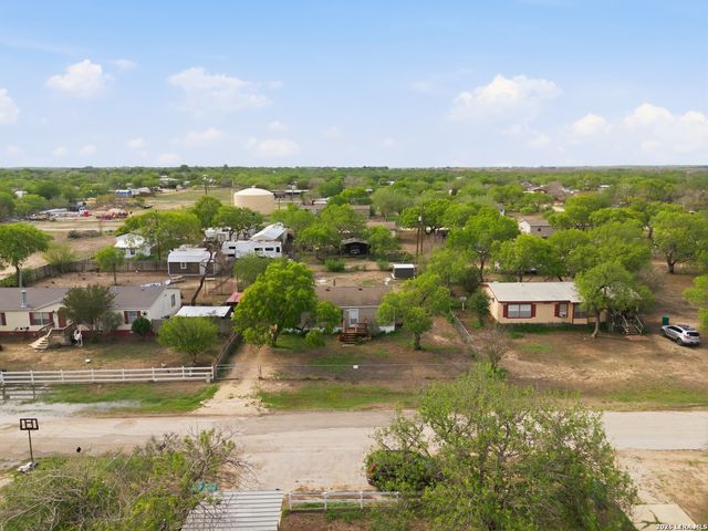 1105 WALNUT ST, Jourdanton, TX 78026