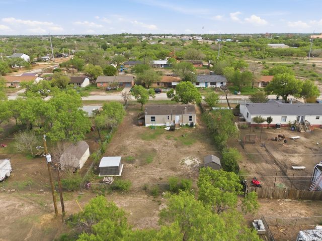 1105 WALNUT ST, Jourdanton, TX 78026