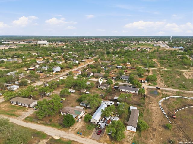 1105 WALNUT ST, Jourdanton, TX 78026