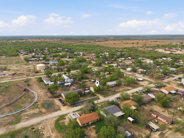 1105 WALNUT ST, Jourdanton, TX 78026