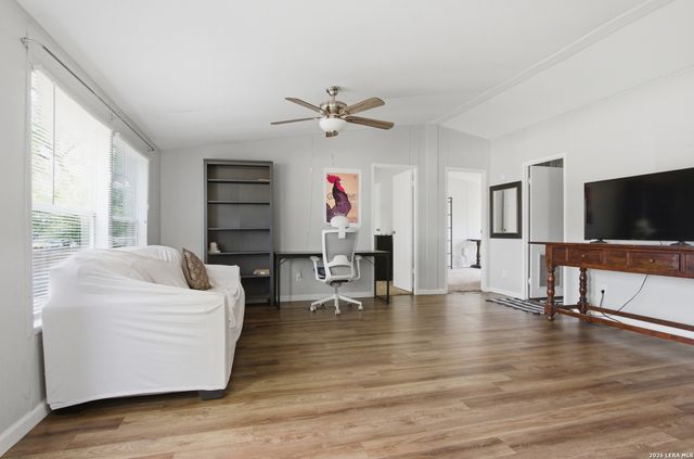 1105 WALNUT ST, Jourdanton, TX 78026