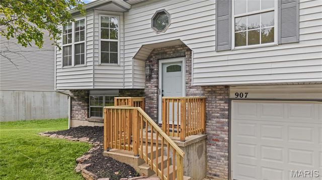 907 Guenzler Drive, Imperial, MO 63052