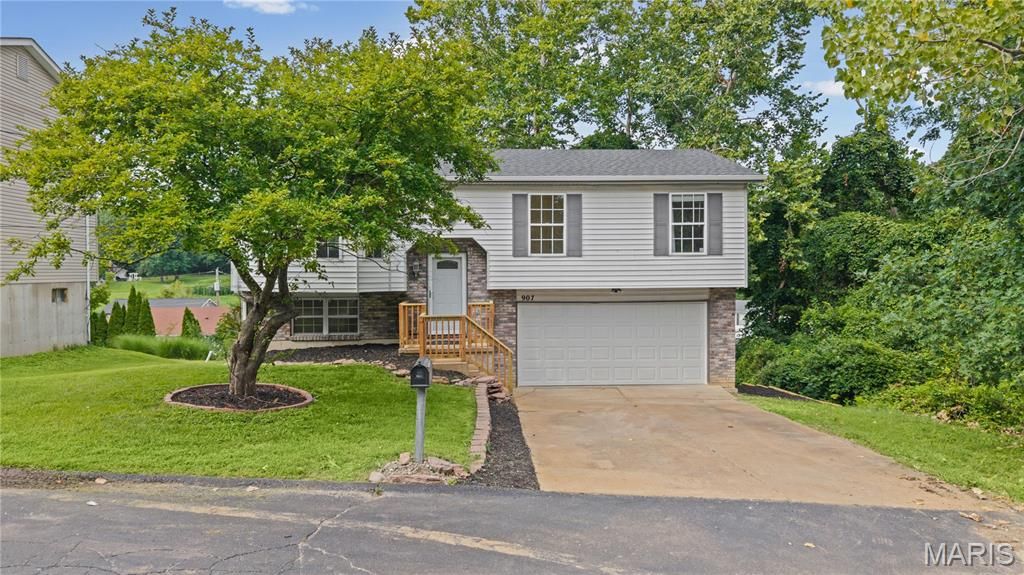 907 Guenzler Drive, Imperial, MO 63052