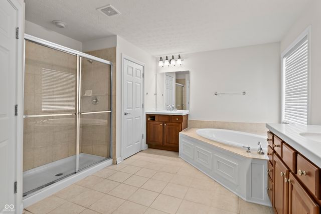 12558 Talon Crest Drive, Fishers, IN 46037
