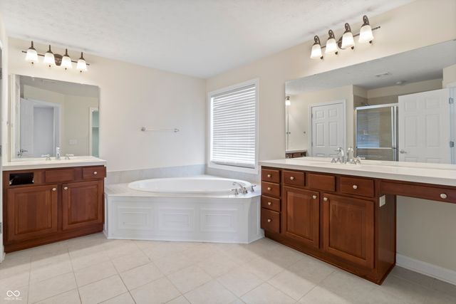 12558 Talon Crest Drive, Fishers, IN 46037