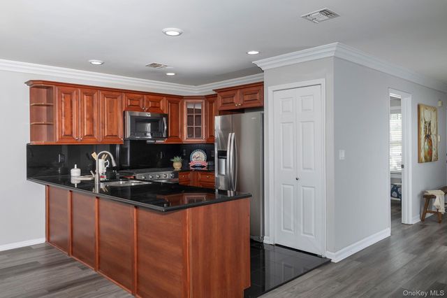 126 Horizon View Drive 126, Farmingville, NY 11738