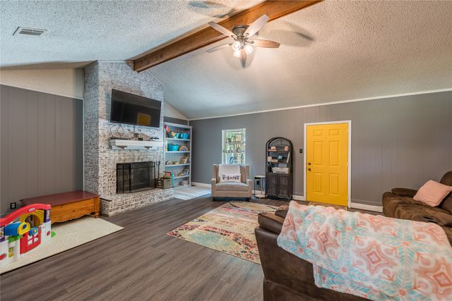 104 Sherry Lynn Drive, China Spring, TX 76633