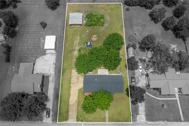 104 Sherry Lynn Drive, China Spring, TX 76633