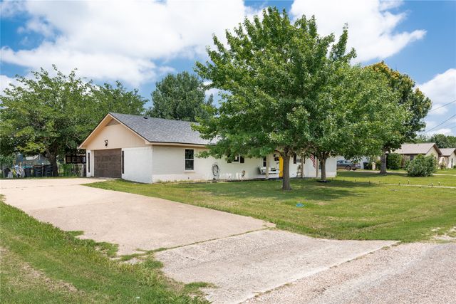 104 Sherry Lynn Drive, China Spring, TX 76633