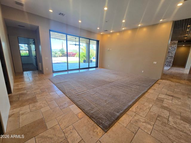 1110 W CREEK CANYON Road, Phoenix, AZ 85086