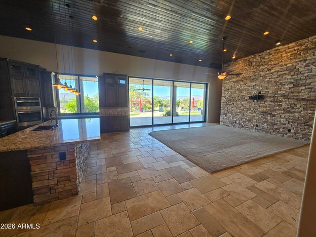 1110 W CREEK CANYON Road, Phoenix, AZ 85086