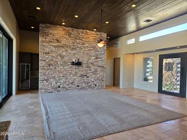 1110 W CREEK CANYON Road, Phoenix, AZ 85086
