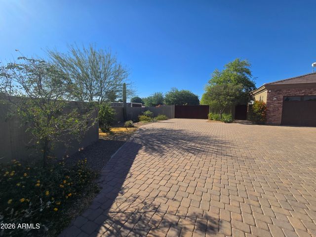 1110 W CREEK CANYON Road, Phoenix, AZ 85086