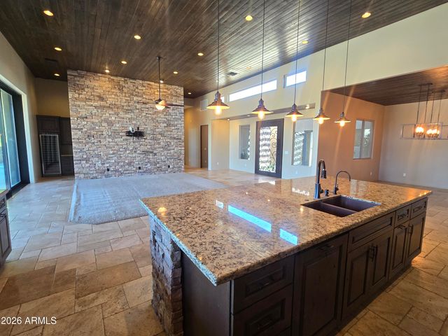1110 W CREEK CANYON Road, Phoenix, AZ 85086