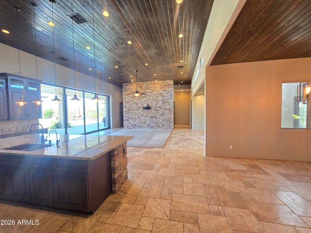 1110 W CREEK CANYON Road, Phoenix, AZ 85086