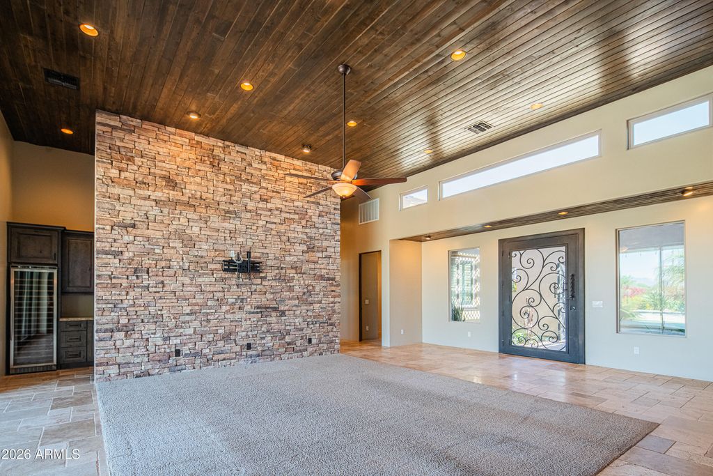 Image 11 of property listing at 1110 W CREEK CANYON Road, Phoenix, AZ 85086