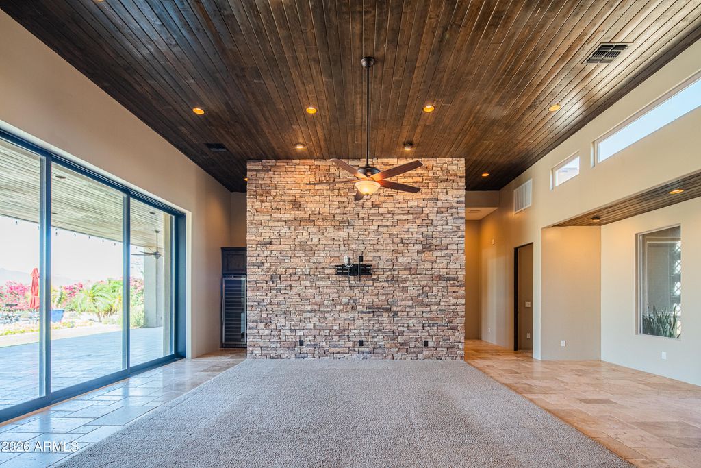 Image 12 of property listing at 1110 W CREEK CANYON Road, Phoenix, AZ 85086