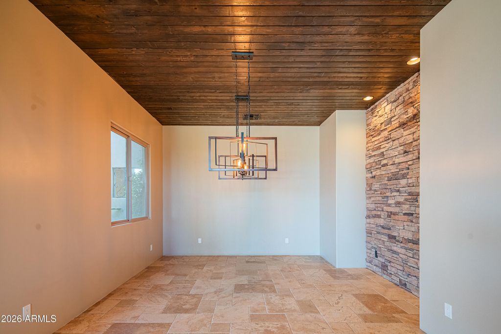 Image 14 of property listing at 1110 W CREEK CANYON Road, Phoenix, AZ 85086