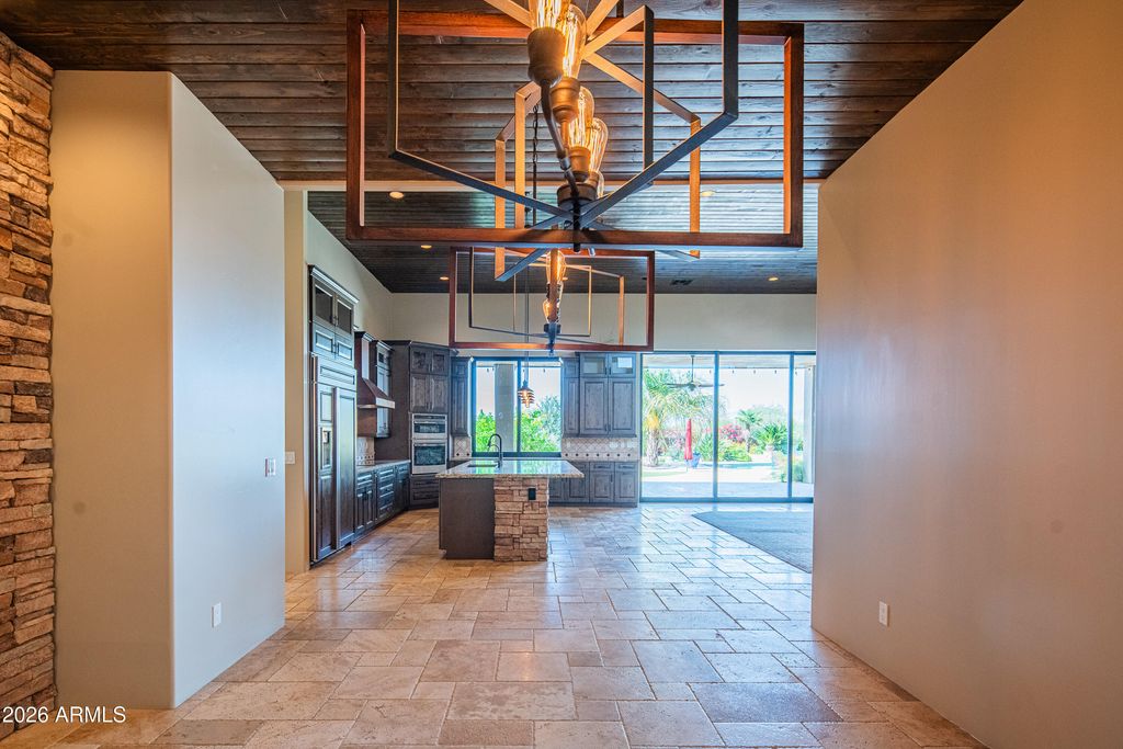 Image 16 of property listing at 1110 W CREEK CANYON Road, Phoenix, AZ 85086