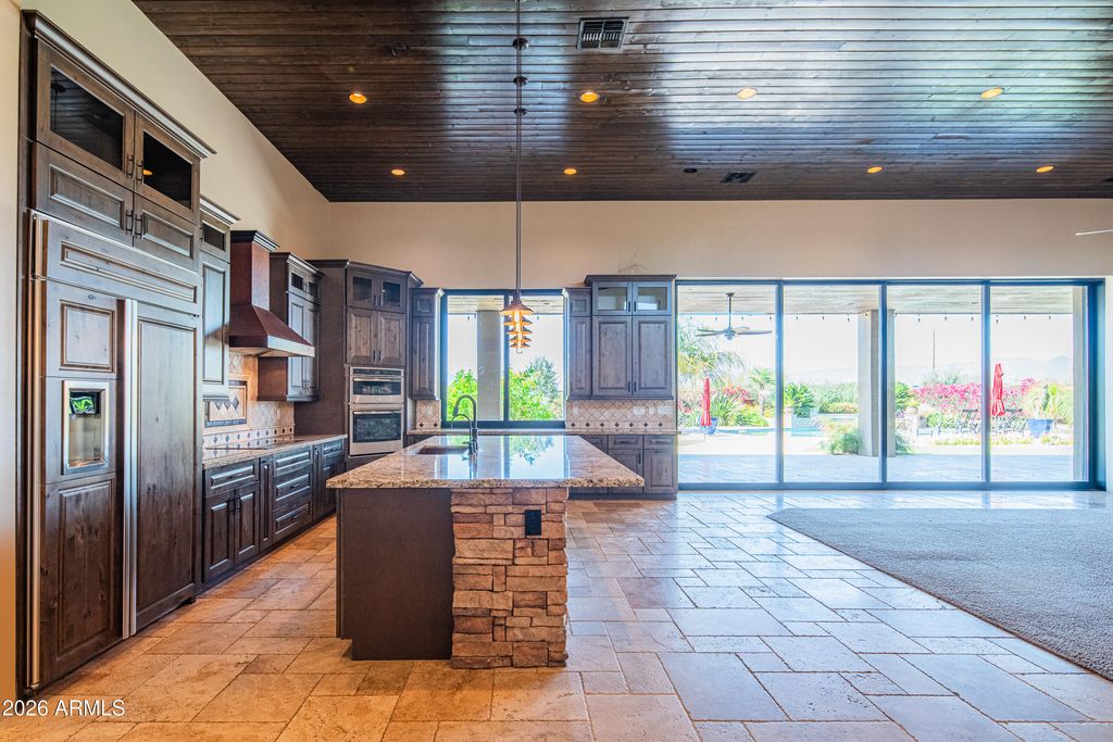 Image 17 of property listing at 1110 W CREEK CANYON Road, Phoenix, AZ 85086