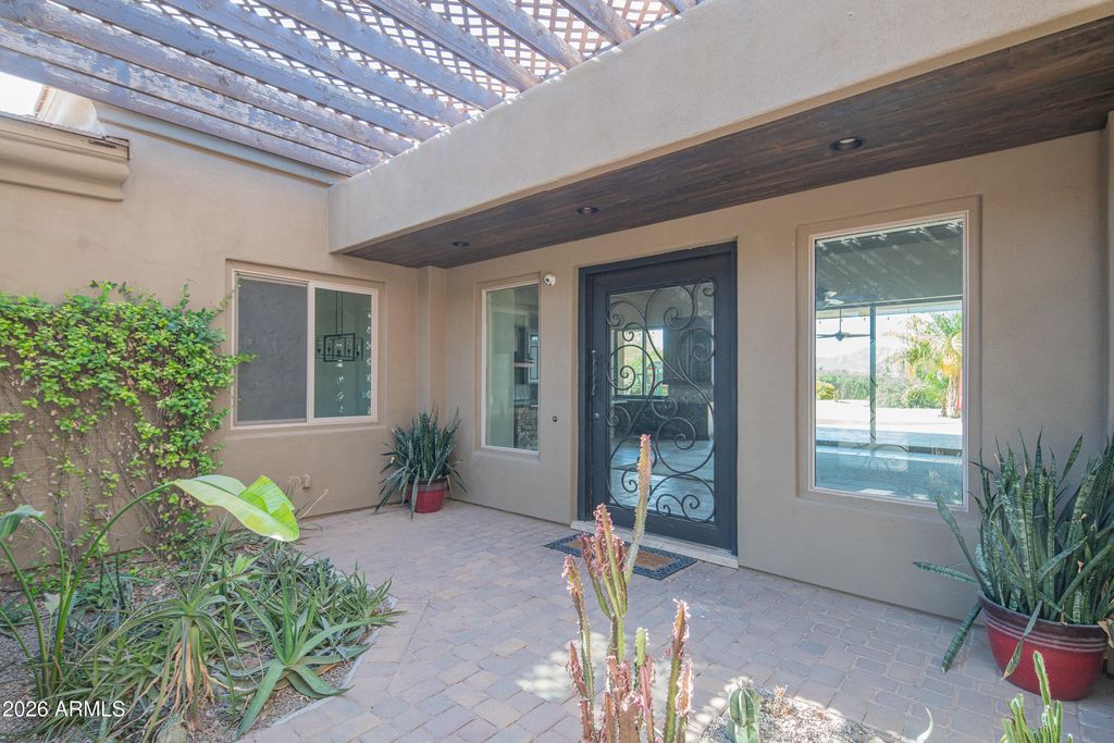 Image 2 of property listing at 1110 W CREEK CANYON Road, Phoenix, AZ 85086