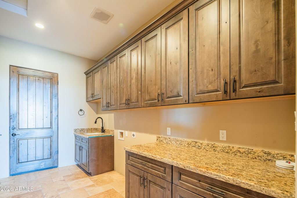Image 28 of property listing at 1110 W CREEK CANYON Road, Phoenix, AZ 85086