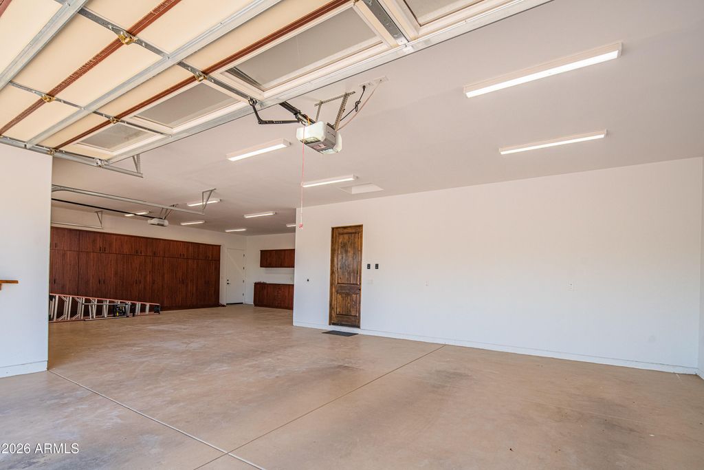 Image 30 of property listing at 1110 W CREEK CANYON Road, Phoenix, AZ 85086