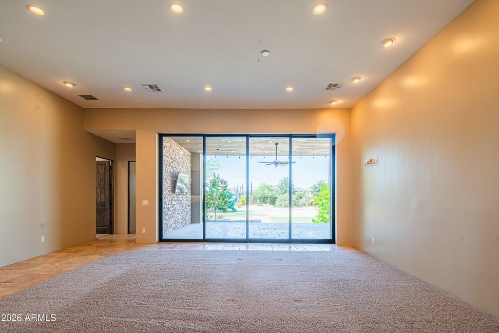 Image 32 of property listing at 1110 W CREEK CANYON Road, Phoenix, AZ 85086