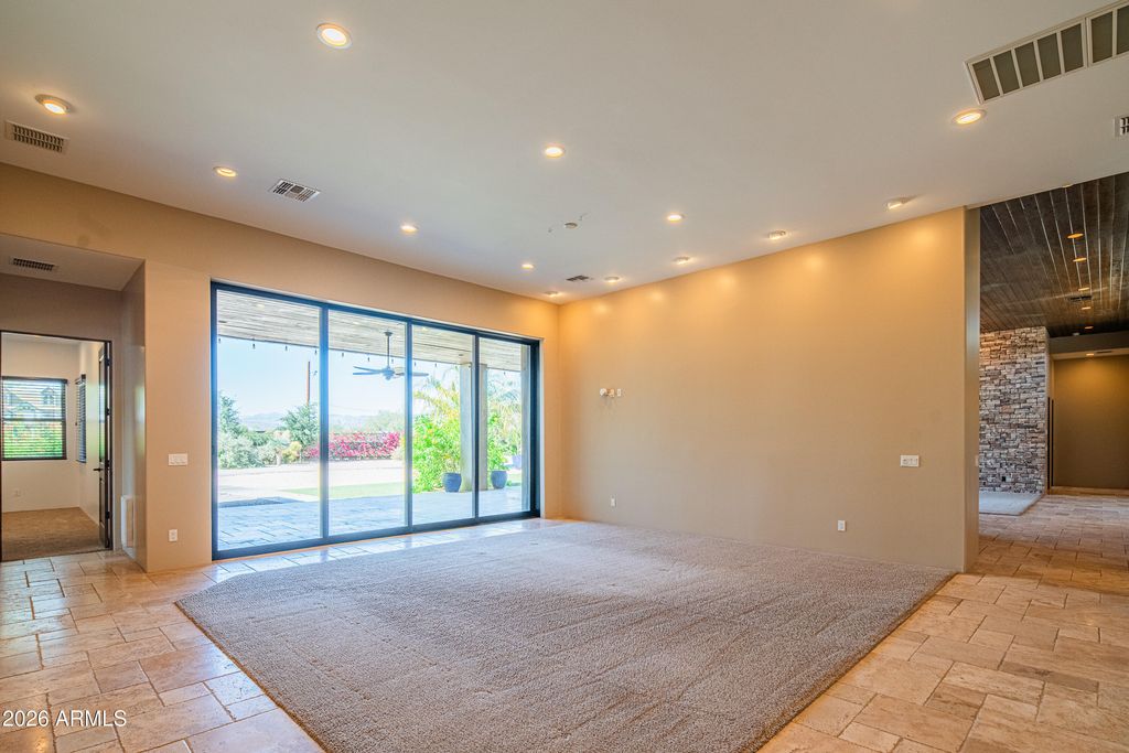 Image 33 of property listing at 1110 W CREEK CANYON Road, Phoenix, AZ 85086