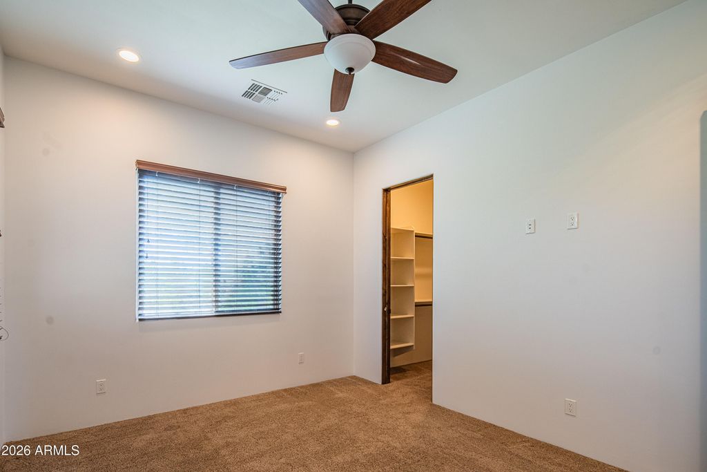 Image 37 of property listing at 1110 W CREEK CANYON Road, Phoenix, AZ 85086