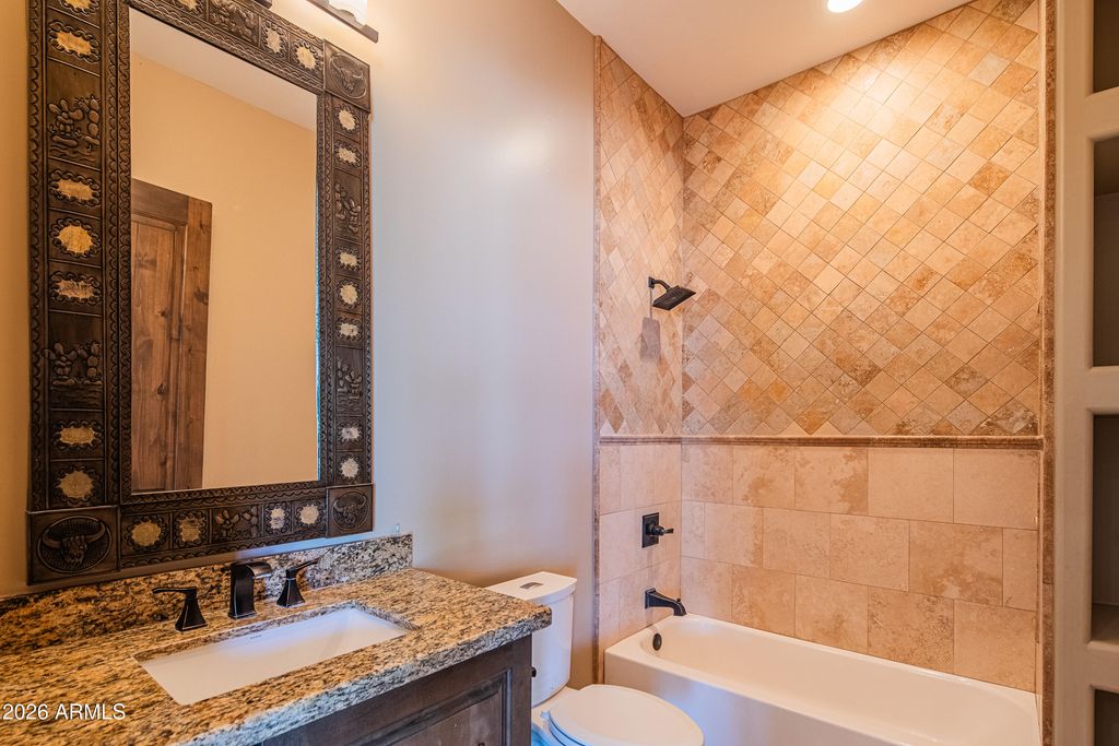 Image 38 of property listing at 1110 W CREEK CANYON Road, Phoenix, AZ 85086
