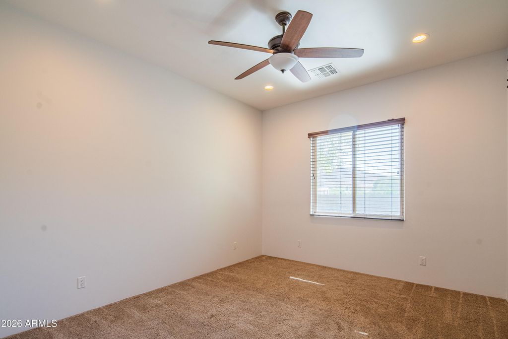 Image 39 of property listing at 1110 W CREEK CANYON Road, Phoenix, AZ 85086