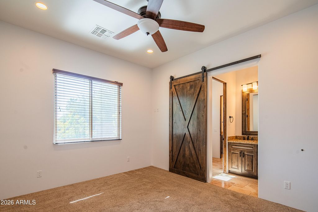 Image 40 of property listing at 1110 W CREEK CANYON Road, Phoenix, AZ 85086