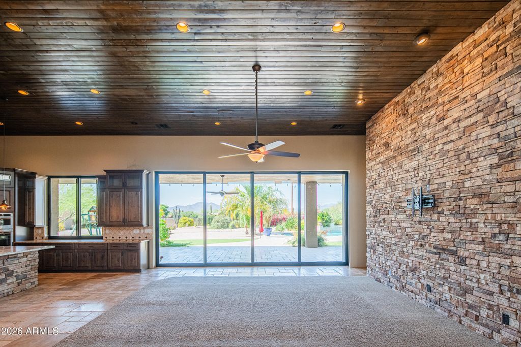 Image 6 of property listing at 1110 W CREEK CANYON Road, Phoenix, AZ 85086