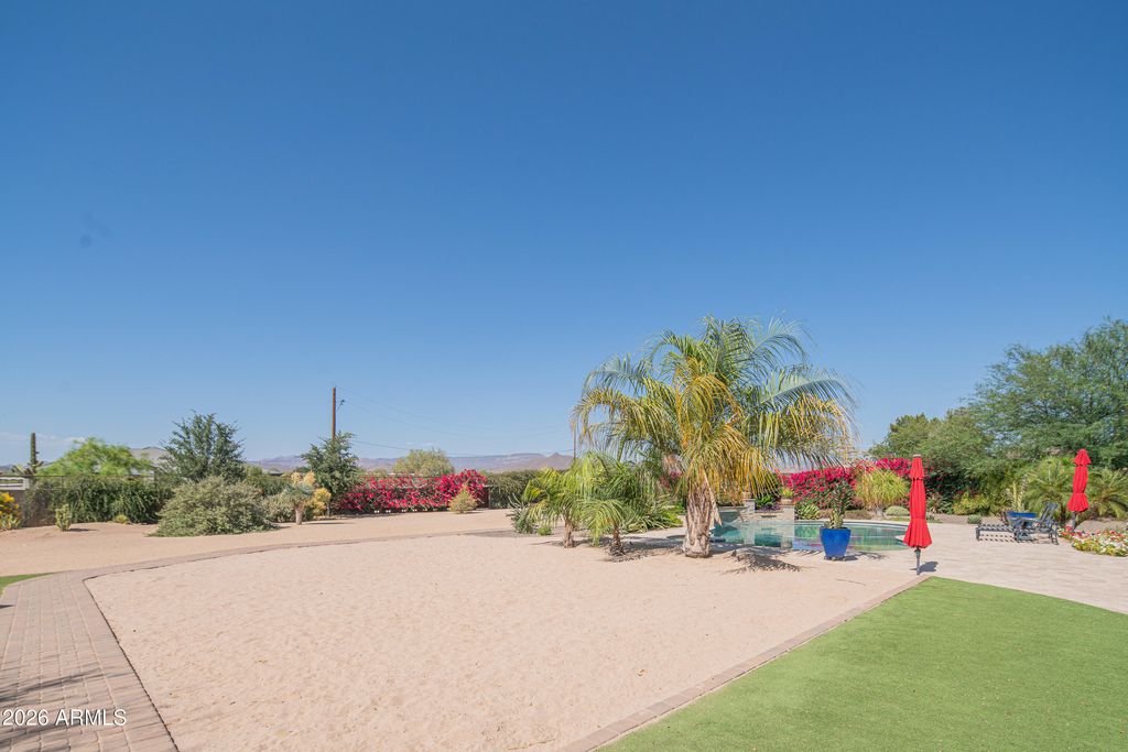 Image 64 of property listing at 1110 W CREEK CANYON Road, Phoenix, AZ 85086