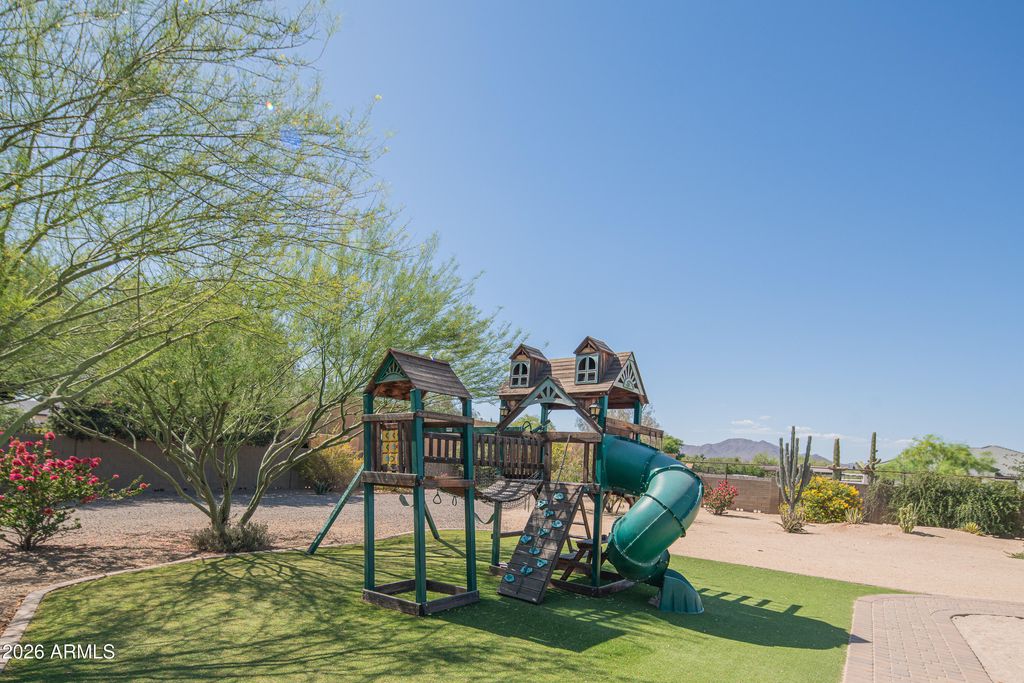 Image 65 of property listing at 1110 W CREEK CANYON Road, Phoenix, AZ 85086