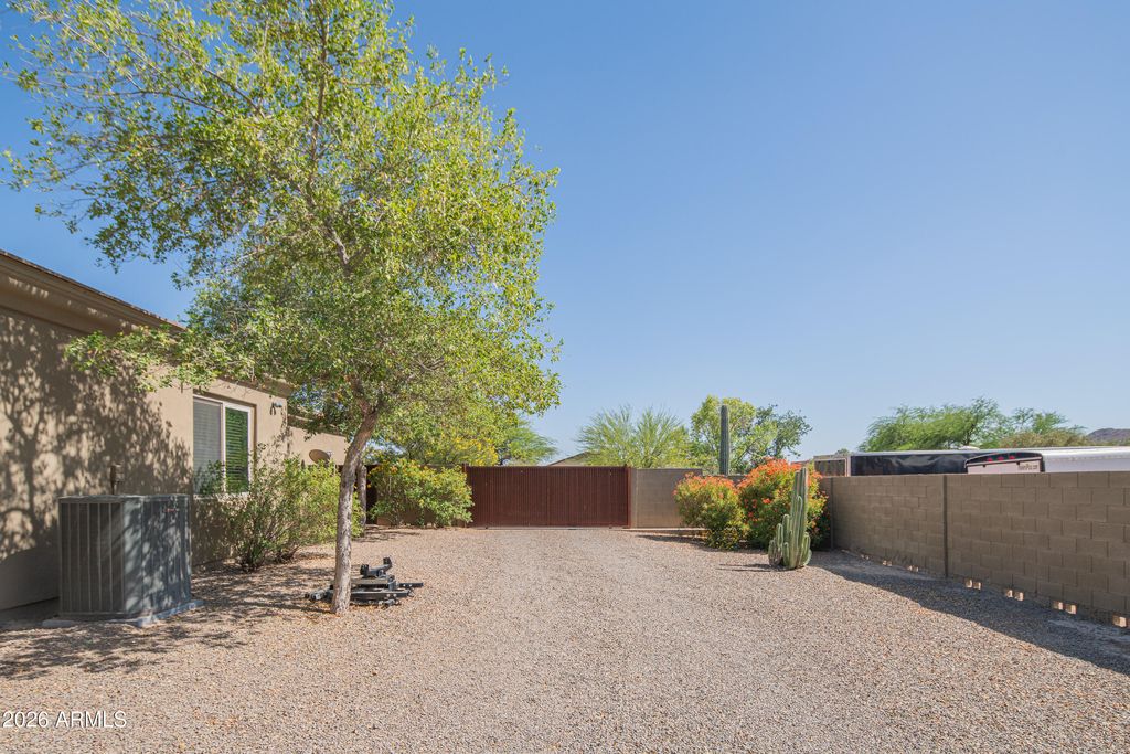 Image 66 of property listing at 1110 W CREEK CANYON Road, Phoenix, AZ 85086
