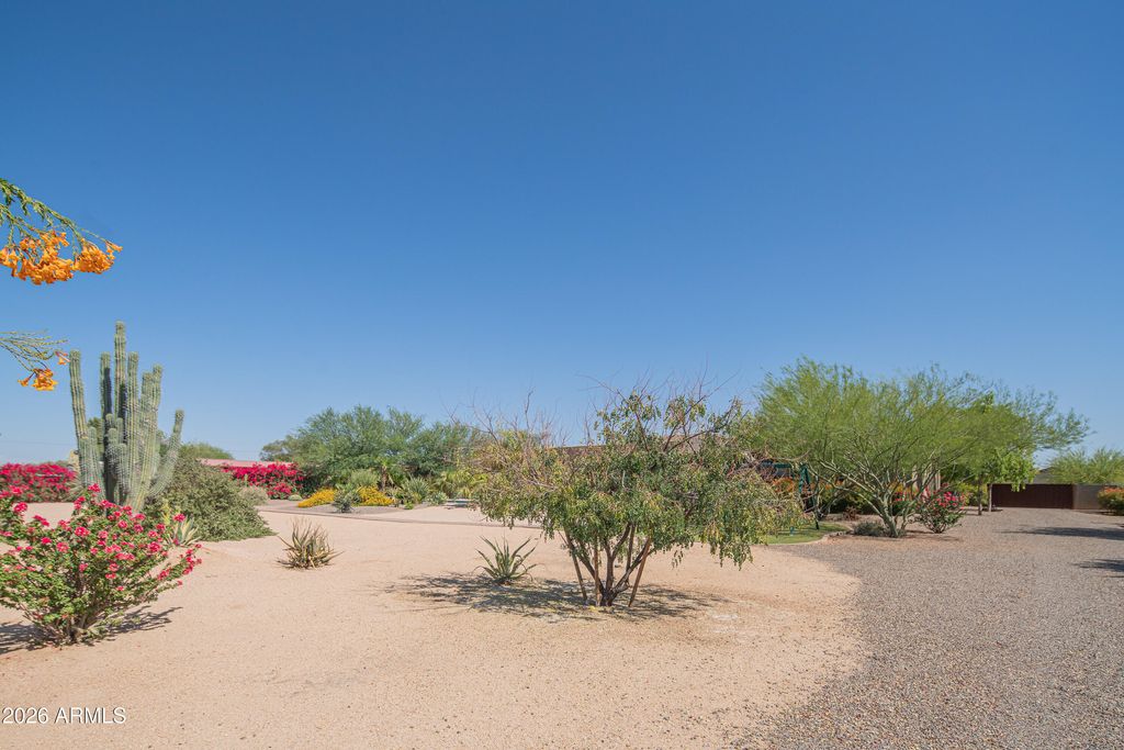 Image 70 of property listing at 1110 W CREEK CANYON Road, Phoenix, AZ 85086