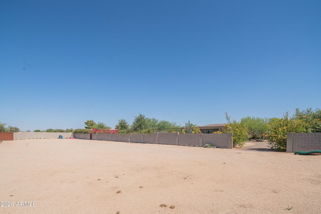 Image 71 of property listing at 1110 W CREEK CANYON Road, Phoenix, AZ 85086
