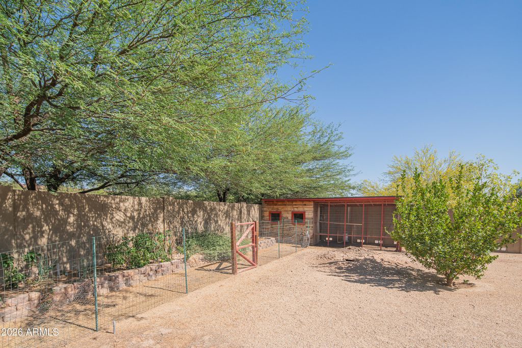 Image 76 of property listing at 1110 W CREEK CANYON Road, Phoenix, AZ 85086