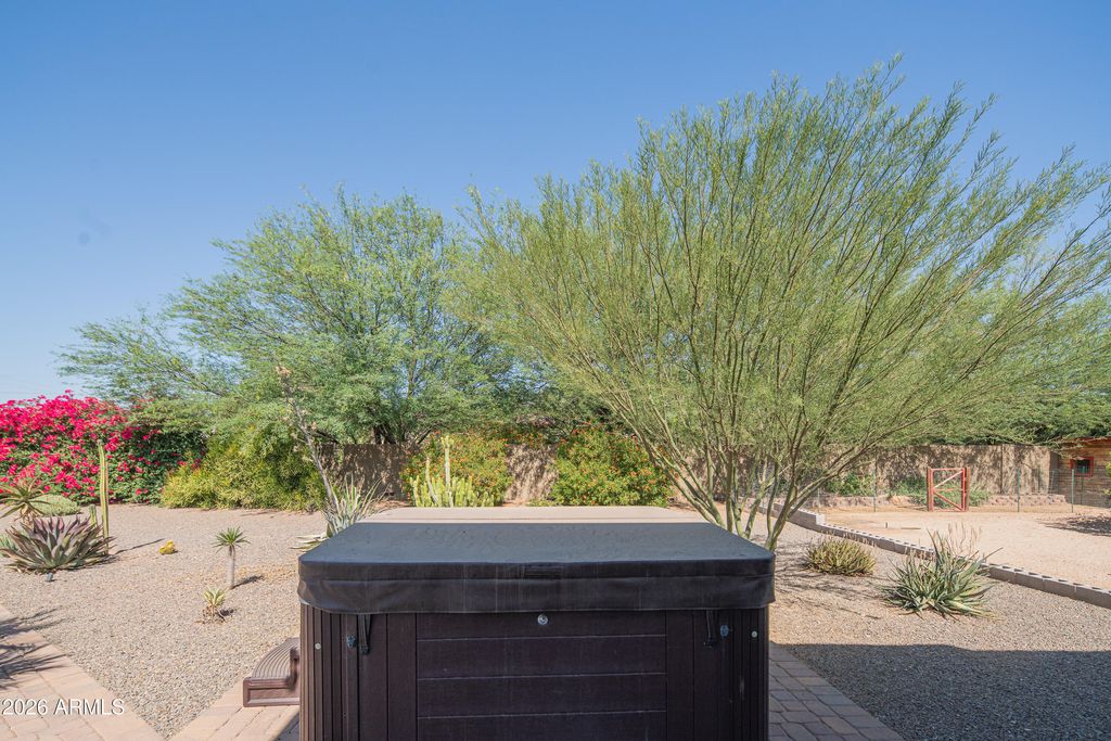 Image 78 of property listing at 1110 W CREEK CANYON Road, Phoenix, AZ 85086