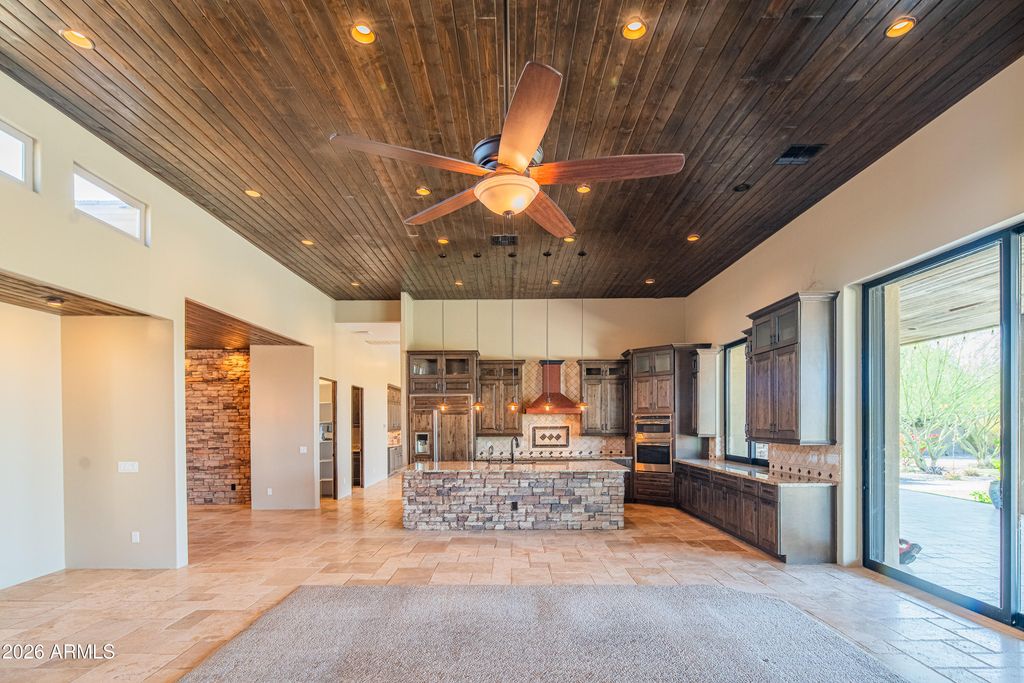 Image 8 of property listing at 1110 W CREEK CANYON Road, Phoenix, AZ 85086