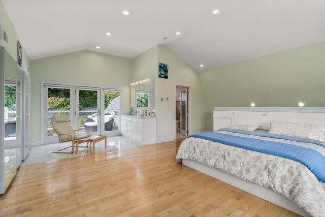 27 Hamilton Pl, Needham, MA 02494