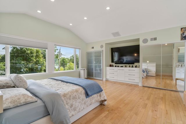 27 Hamilton Pl, Needham, MA 02494