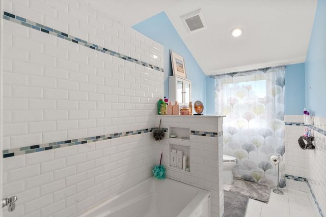 27 Hamilton Pl, Needham, MA 02494