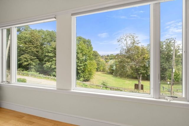 27 Hamilton Pl, Needham, MA 02494