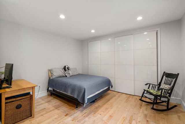 27 Hamilton Pl, Needham, MA 02494