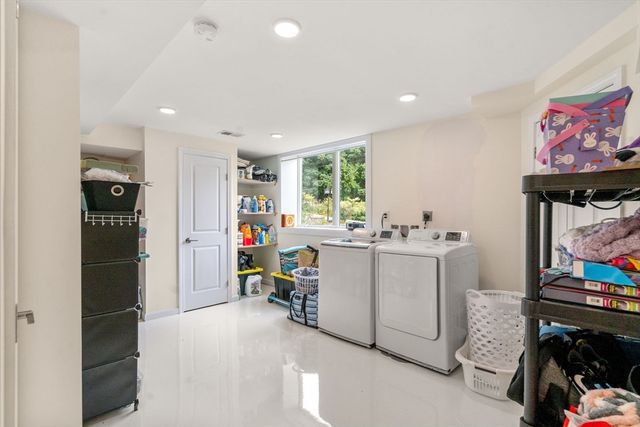 27 Hamilton Pl, Needham, MA 02494