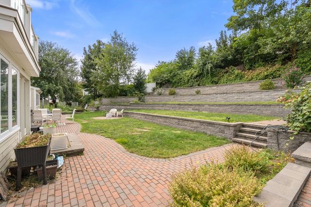 27 Hamilton Pl, Needham, MA 02494